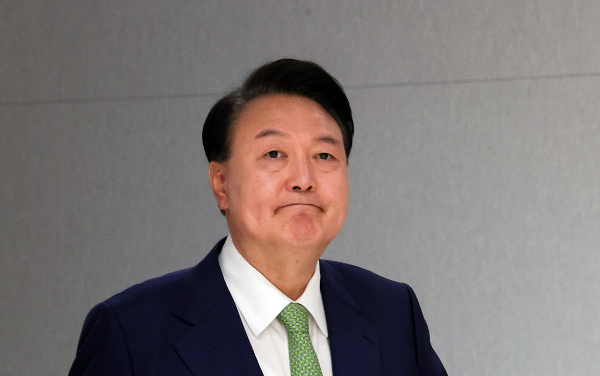 윤석열 대통령이 지상작전사령부에 방문해 을지 자유의 방패 훈련에 참석했다. 사진은 지난 20일 서울 용산 대통령실 청사에서 진행된 재외공관장 신임장 수여식에 입장하는 윤석열 대통령. /사진=뉴시스(대통령실통신사진기자단 제공)