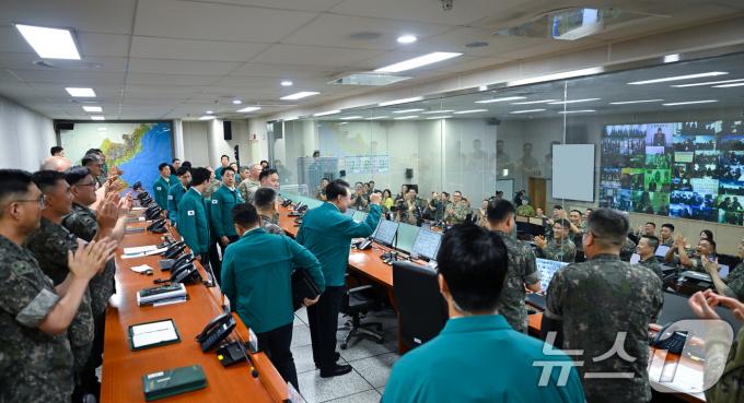 [사진] 을지프리덤쉴드 훈련 장병 격려하는 윤석열 대통령