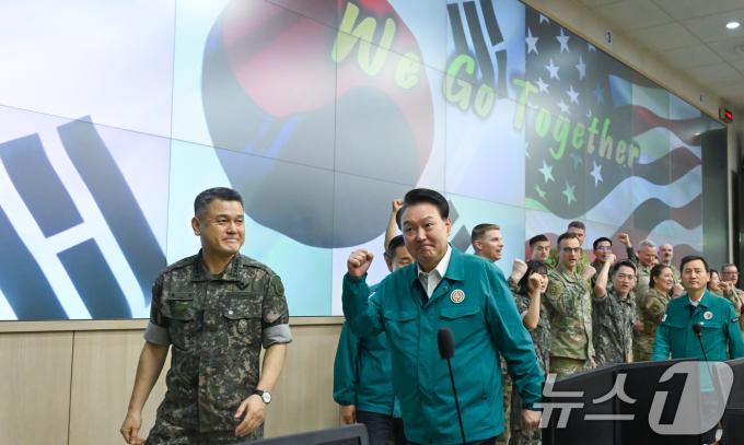 [사진] UFS 계기 육군 지상작전사령부 방문한 윤석열 대통령