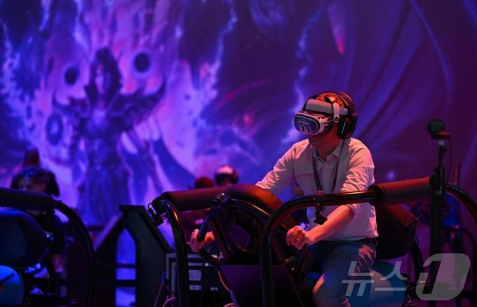 [사진] [포토]게임스컴 미디어데이…VR로 즐기는 WoW