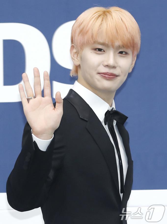 [사진] 제로베이스원 김태래, 따뜻한 인사