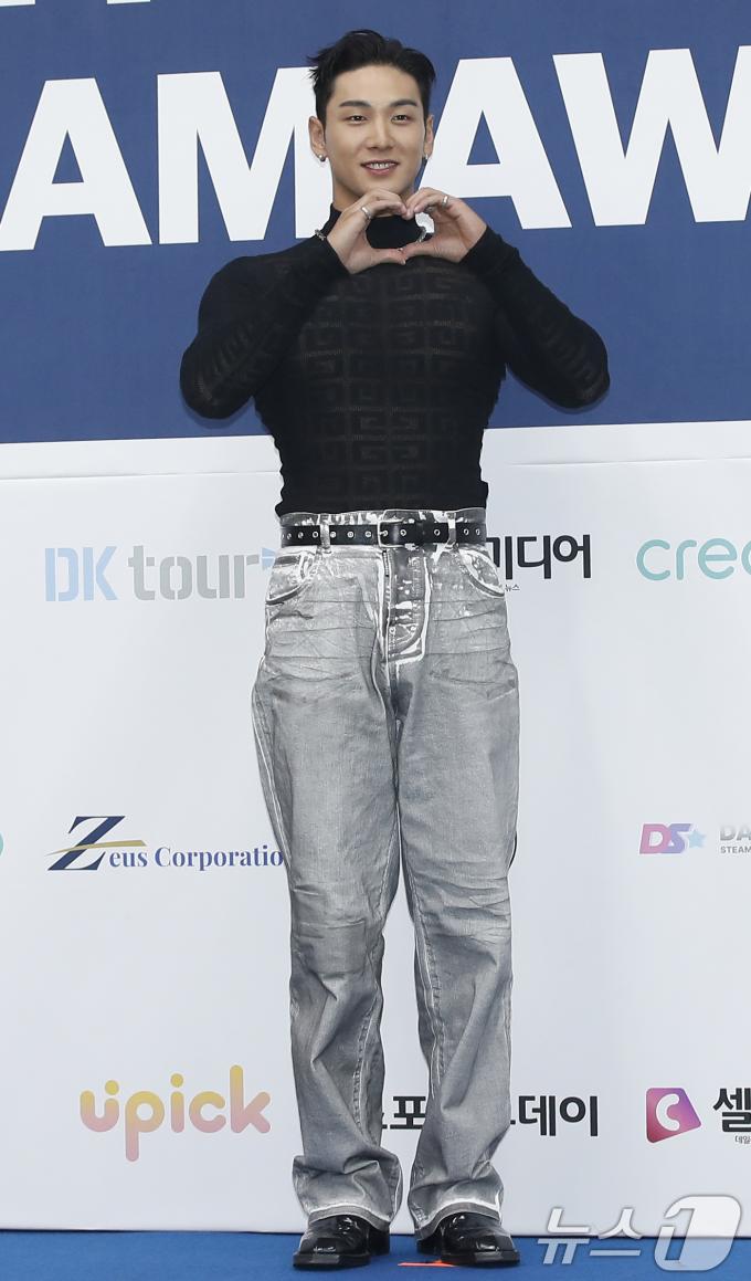 [사진] 백호, 두근두근 하트