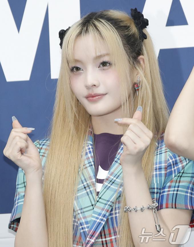 [사진] 아일릿 이로하, 매혹적인 하트