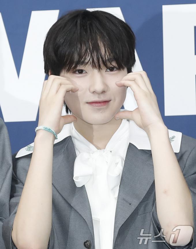 [사진] NCT 위시 사쿠야, 양볼 하트 플러팅