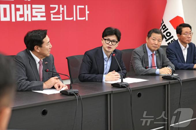 [사진] 모두발언하는 한동훈 대표
