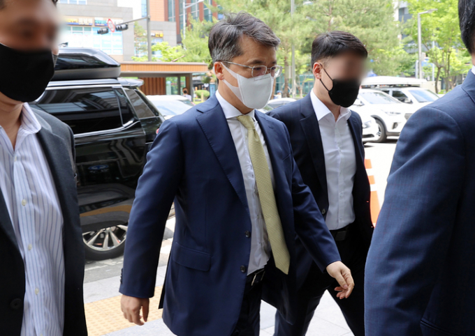 22일 서울동부지방법원이 정보통신망이용촉진및정보보호등에관한법률 위반 혐의로 기소된 박 전 회장에게 징역 6개월에 집행유예 2년을 선고했다. 사진은 1심 당시 법정에 들어서는 박 전 회장. /사진=뉴시스