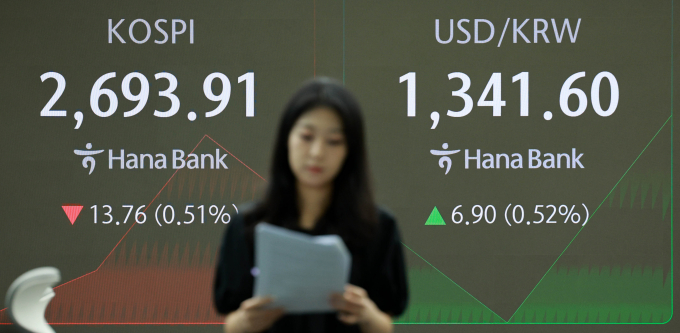 사진은 23일 서울 중구 하나은행 딜링룸. /사진=뉴시스