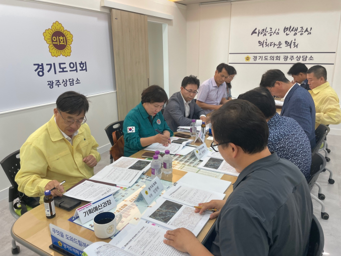 광주시 관계자들과 경기도 의회 의원들이 정책 간담회에서 소통을 하고있다 / 사진제공=광주시