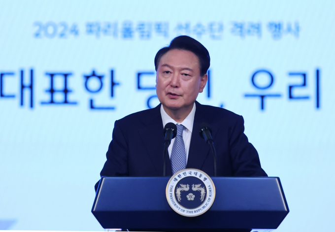 윤석열 대통령 국정 지지율이 지난 조사(7월 4주차)에 비해 1%포인트 하락했다. 사진은 윤 대통령이 지난 22일 서울 한 호텔에서 열린 2024 파리올림픽 선수단 격려 행사에서 격려사하는 모습. /사진=뉴시스