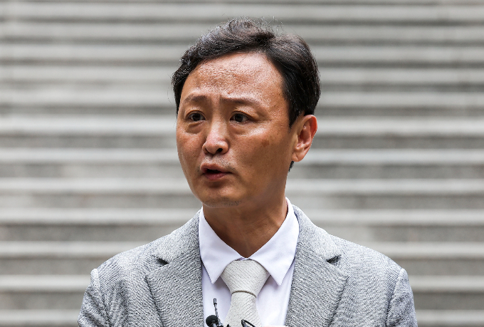 티몬이 재무조직 신설 등을 통해 경영정상화 방침을 밝혔지만 소비자와 판매자들 모두 싸늘한 반응이다. 류광진 티몬 대표가 지난 13일 서울 서초동 회생법원에서 열린 '티몬-위메프 회생절차 협의회'를 마친 후 취재진의 질문에 답하고 있다. /사진=뉴스1