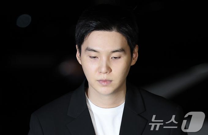 [사진] '전동스쿠터 음주운전' 슈가, 17일 만의 경찰 조사 출석