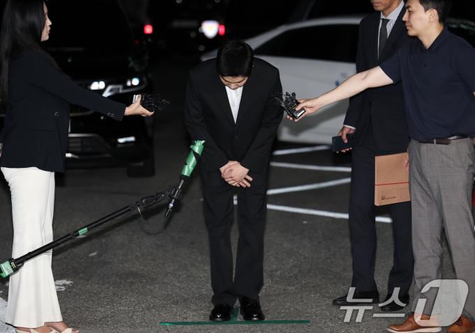 [사진] '전동스쿠터 음주운전' 슈가, 17일 만의 경찰 조사 출석