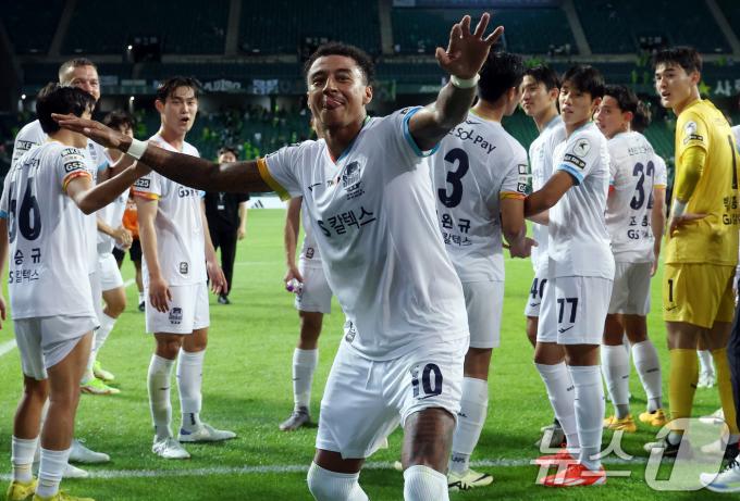 FC서울의 린가드(가운데) 2024.6.29/뉴스1 ⓒ News1 박정호 기자