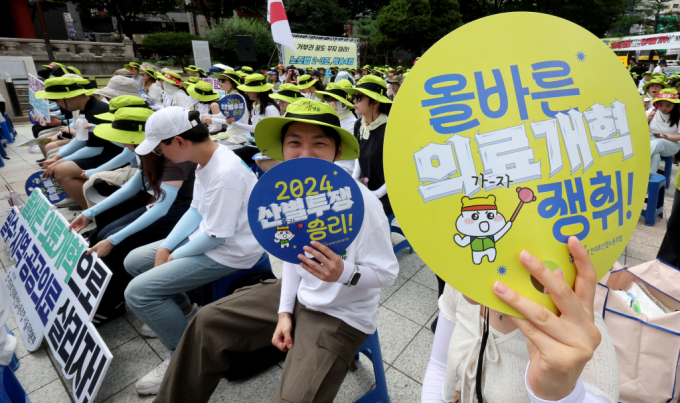 민주노총 전국보건의료산업노조 서울지역본부 조합원들이 오는 29일 총파업을 예고했다. / 사진=뉴스1 장수영 기자  /사진=(서울=뉴스1) 장수영 기자