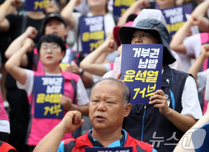 [사진] '거부권 남발' 윤석열 거부