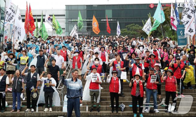[사진] '거부권 남발, 윤석열 정권 퇴진' 서울지역 결의대회