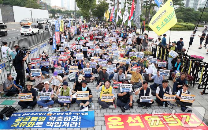 [사진] '지역의료 붕괴 수수방관' 윤석열 정부 규탄집회