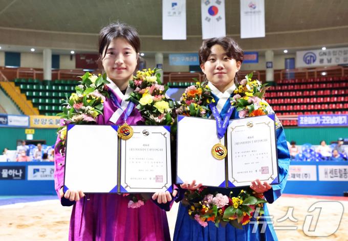 [사진] 여자학생부 개인전 우승한 최지우·박지수