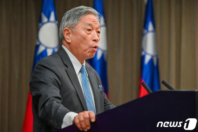 톈중광 대만 외교부 차관이 15일(현지시간) 타이베이 외교부에서 기자회견을 갖고 “단교를 선언한 태평양 섬나라인 나우루가 대만에 금전 지원을 요구했다”고 밝히고 있다. 2024.1.16 ⓒ AFP=뉴스1 ⓒ News1 우동명 기자