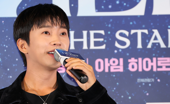 가수 임영웅이 25일 저녁 7시10분 방송 예정인 JTBC '뭉쳐야 찬다3'에서 반전 매력을 선보인다. 사진은 지난 22일 서울 CGV 용산아이파크몰에서 열린 무대인사에 참석한 임영웅. /사진=뉴스1