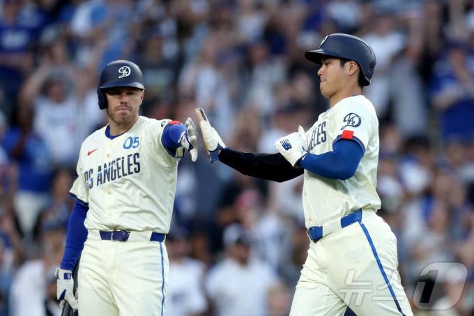 시즌 41호 홈런을 터트린 오타니(오른쪽). ⓒ AFP=뉴스1