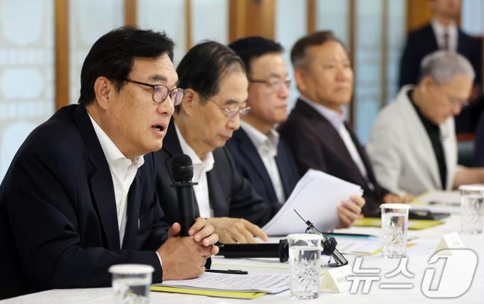 [사진] 정진식 비서실장, 고위당정 모두발언