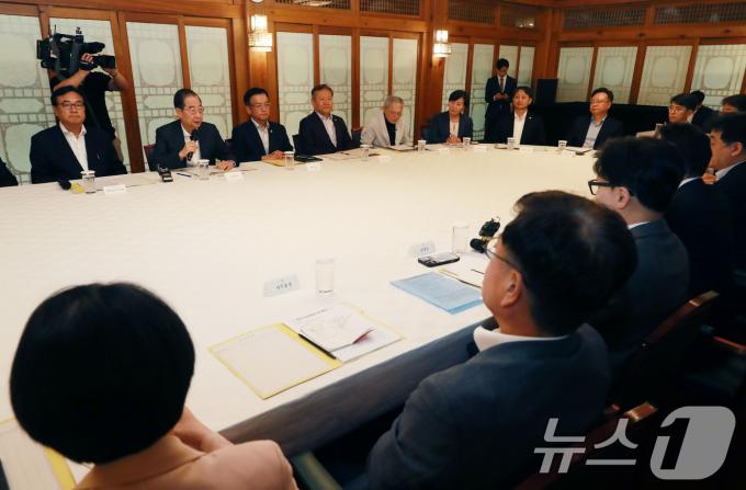 [사진] 고위당정 모두발언하는 한덕수 총리