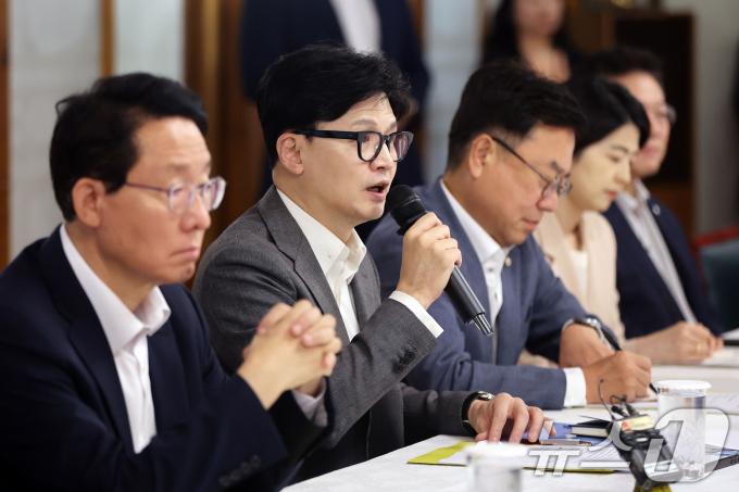 [사진] 모두발언하는 한동훈 대표