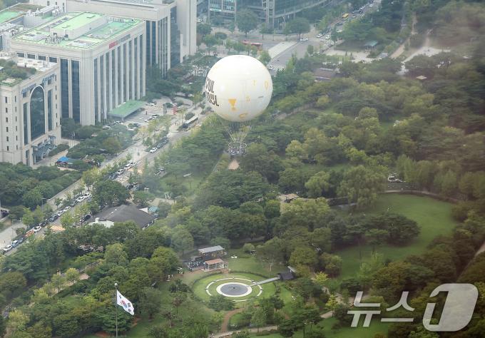 [사진] 상공 130m에서 바라보는 도심·한강…'서울달' 정식운영