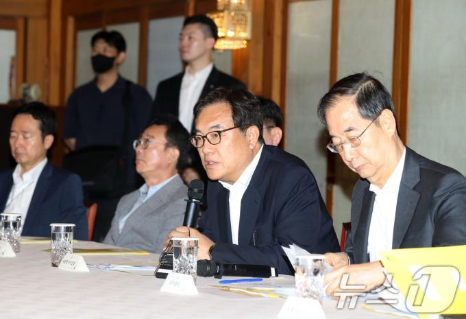 [사진] 정진석 비서실장, 고위당정 모두발언