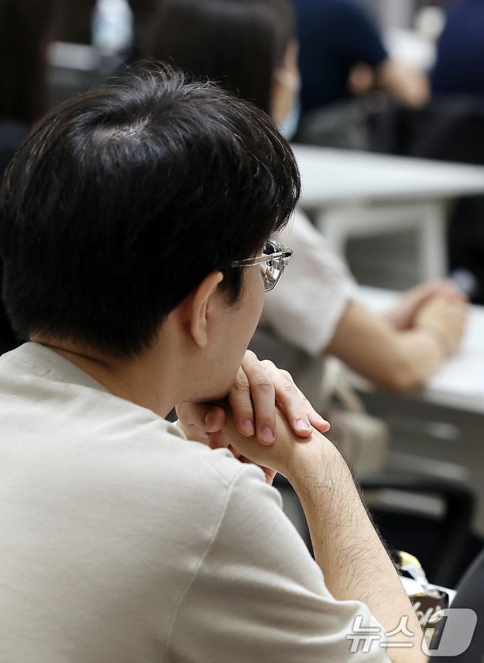 [사진] '사직 전공의들의 미래는?'
