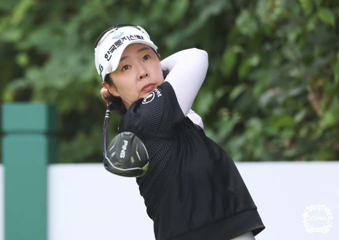 KLPGA 투어 메이저대회 한화 클래식 정상에 오른 박지영. /사진= KLPGA