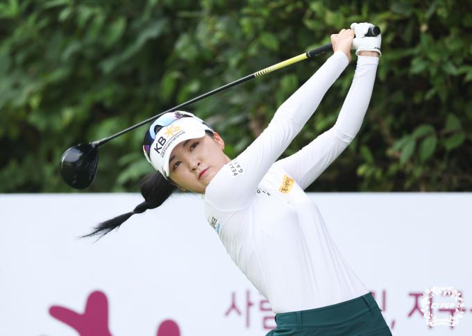 이예원이 25일 강원도 춘천에 위치한 제이드팰리스GC에서 열린 '한화 클래식 2024' FR에서 2번홀 티샷을 하고 있다. (KLPGT 제공) 2024.8.25/뉴스1 ⓒ News1 송원영 기자