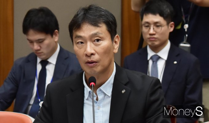 김병환 금융위원장, 이복현 금감원장이  23일 서울 중구 충정로1가 NH농협은행 본점을 방문, '여신거래 안심차단' 서비스 가입 현장을 참관하고 있다./사진=임한별 기자