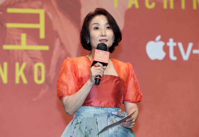 방송인 박경림이 아이를 더 이상 낳지 못하는 사연을 고백했다. 지난 23일 '파친코 시즌2' 제작 발표회의 사회를 맡은 박경림의 모습. /사진=뉴시스