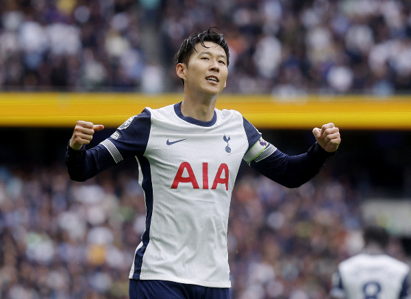 영국 BBC방송이 2024-25시즌 프리미어리그(EPL) 2라운드 '팀 오브 더 위크'에서 손흥민을 베스트11 중 왼쪽 날개로 꼽았다. 사진은 에버튼과의 경기에서 시즌 2호골을 넣은 뒤 기뻐하는 모습. /사진=로이터