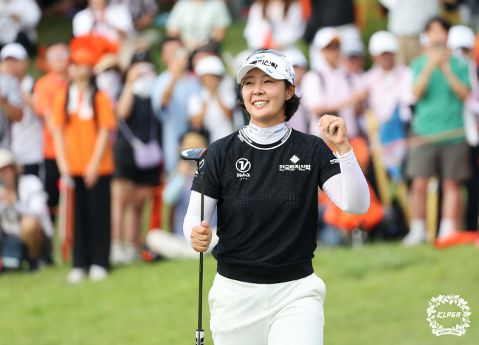 KLPGA 투어 메이저대회 한화 클래식 정상에 오른 박지영. /사진= KLPGA