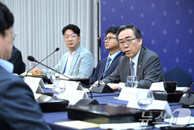 [사진] 외교부 정책자문위원회 전체회의 모두발언하는 조태열 장관