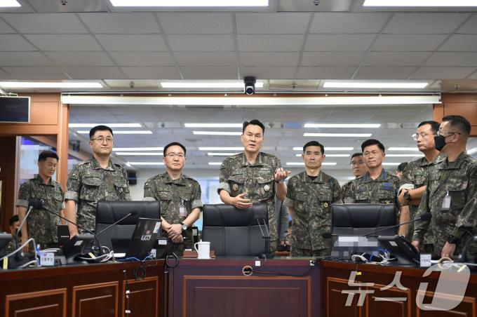 [사진] UFS 연습 상황 점검하는 김명수 합참의장