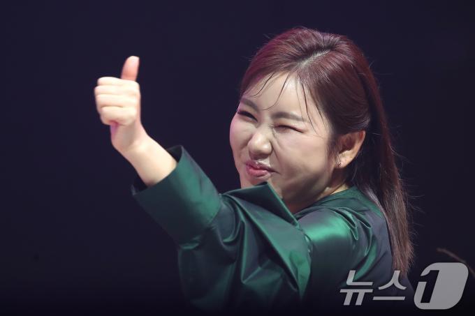 [사진] 송가인, 엄지척 애교