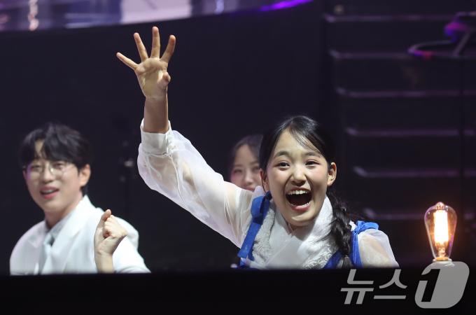 [사진] 김태연, 오구오구 귀여워