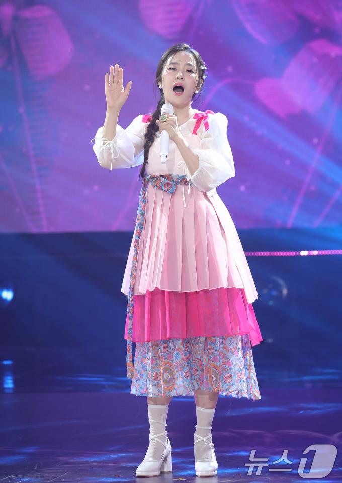 [사진] 홍자, 곰탕 보이스