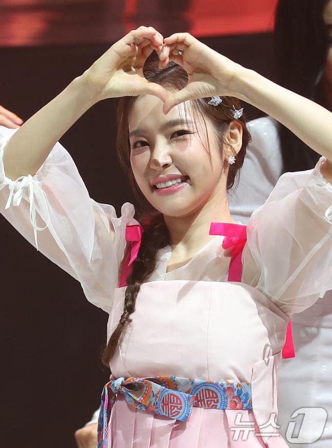 [사진] 홍자, 하트