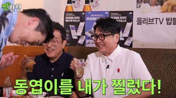방송인 신동엽이 대마초 사건으로 하차했던 '세 친구'에 자신의 역할로 출연해 높은 인기를 얻게 된 윤다훈과의 과거 이야기를 꺼냈다. /사진=유튜브 채널 '짠한형 신동엽' 캡처