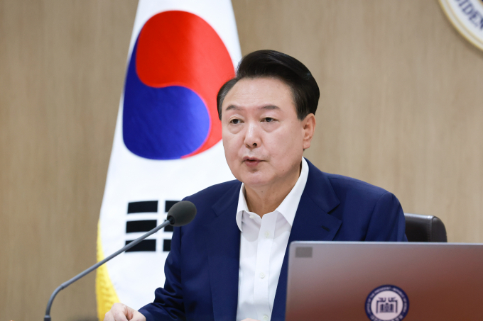 윤석열 대통령이 최근 논란이 되고 있는 딥페이크 영상물을 명백한 범죄라고 규정했다. 사진은 윤 대통령이 27일 서울 용산 대통령실 청사에서 열린 국무회의에서 발언하는 모습. /사진=뉴시스(대통령실통신사진기자단) 