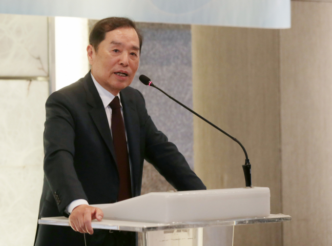 김병준 전 전경련 회장 직무대행이 지난 4월16일 서울 중구 더플라자호텔에서 열린 행사에서 강연하고 있다. / 사진=뉴시스