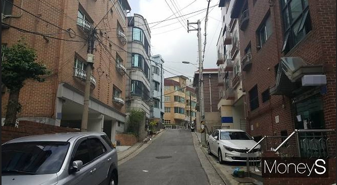 서울 원룸 평균 월세가 73만원으로 조사됐다. 사진은 서울시내 한 대학가 원룸 골목. /사진=김창성 기자