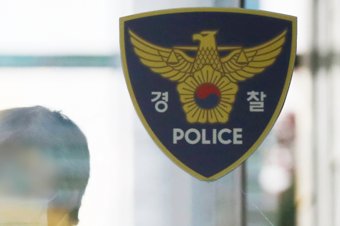 경찰이 낙태 수술 경험담을 올린 유튜버와 집도의 등을 출국 금지 조치했다. 사진은 일선 경찰서 로비. /사진=뉴스1