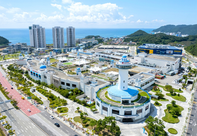 롯데프리미엄아울렛 동부산·파주·기흥 3개점이 가을맞이 새단장 그랜드 오픈에 나선다. 사진은 롯데프리미엄아울렛 동부산점. /사진=롯데쇼핑