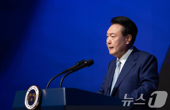 [사진] 윤석열 대통령, 문화미래리포트2024 축사